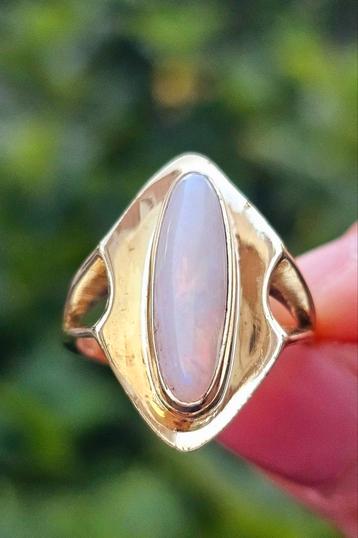 Prachtige 14k gouden ring met opaal steen 5.6 gram. Antiek  beschikbaar voor biedingen