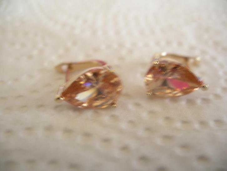 Een paar Goud Vergulde Oorbellen met Champagnekleur Zirkonia, Sieraden, Tassen en Uiterlijk, Antieke sieraden, Oorbellen, Goud