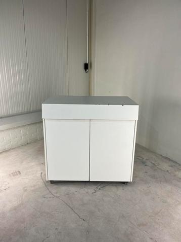 Witte kasten op wieltjes 5 stuks met lade / deuren beschikbaar voor biedingen
