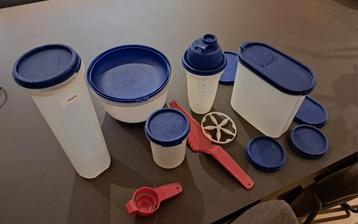 Assortiment van tupperware  beschikbaar voor biedingen