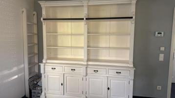 Mooie buffetkast met ladder beschikbaar voor biedingen