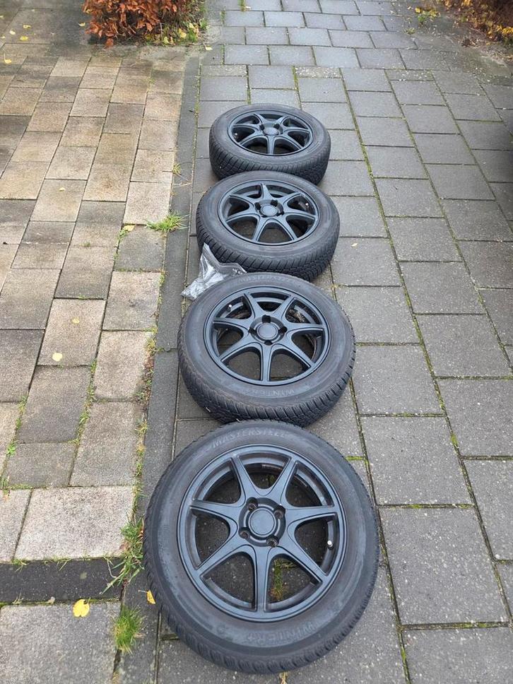 Winterbanden 185/60/R15 Aygo, C1 en 108 op velg., Auto-onderdelen, Banden en Velgen, Banden en Velgen, Winterbanden, 15 inch, 185 mm