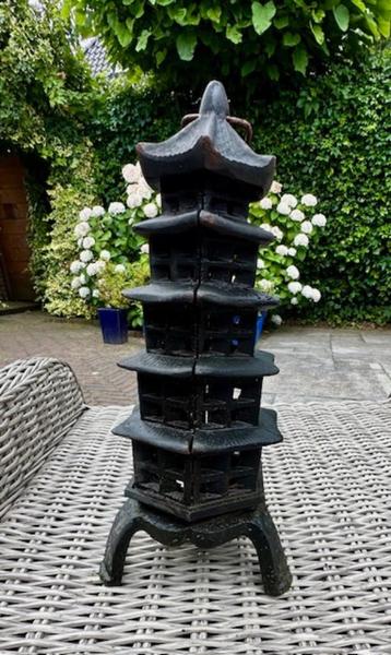 Japanse pagode  beschikbaar voor biedingen