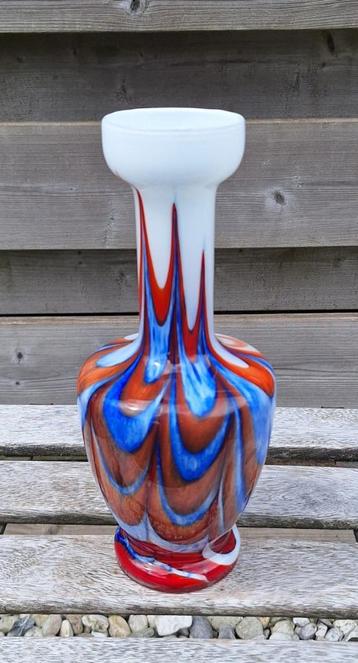 Prachtige vintage opaline vaas.  beschikbaar voor biedingen