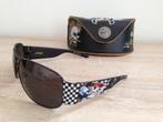 Ed Hardy zonnebril Speed Kills  Nieuwe zonnebril in leder op, Sieraden, Tassen en Uiterlijk, Zonnebril, Zwart, Nieuw, Ophalen