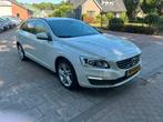 Volvo V60 D6 Twin Engine 288pk Geartronic AWD Euro 6 NAP, Auto's, Automaat, Wit, Navigatiesysteem, Vierwielaandrijving