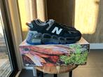 New Balance 574 YURT Salahe Bembury Black Plum 44,5, Nieuw, Ophalen of Verzenden, New balance, Sneakers of Gympen