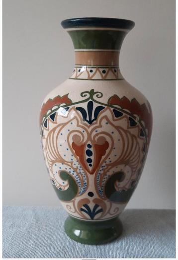 Art Nouveau   Vaas Marantha Arnhemsche Fayancefabriek beschikbaar voor biedingen