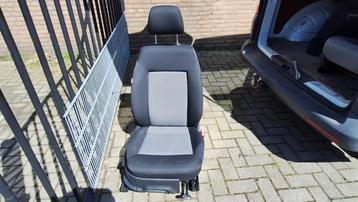 Stoel rechts van een Volkswagen Polo beschikbaar voor biedingen