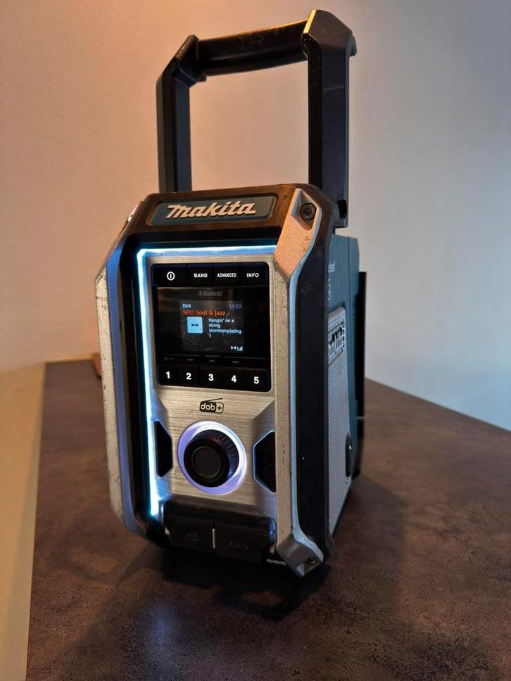 Makita DMR115 DAB radio + 3 x 18V6.0Ah accu + DC18RD oplader, Audio, Tv en Foto, Radio's, Gebruikt, Bouwradio, Ophalen