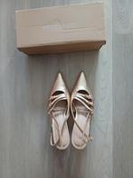 Gouden Pumps - Maat 40, Kleding | Dames, Schoenen, Pumps, Geel, Ophalen of Verzenden, Buonarotti