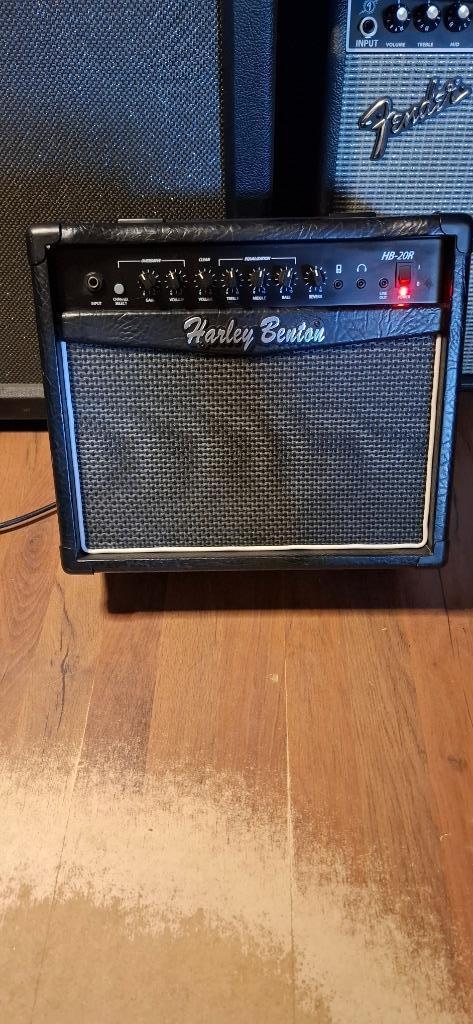 2 leuke gitaarcombos Harley Benton 20R of Roland ST50R-TSE, Muziek en Instrumenten, Versterkers | Bas en Gitaar, Zo goed als nieuw