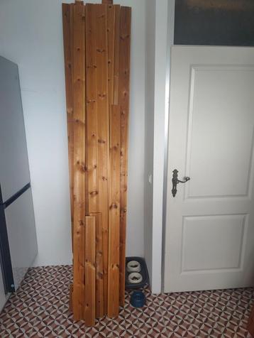 Droog hout van plafond verschillende balken 