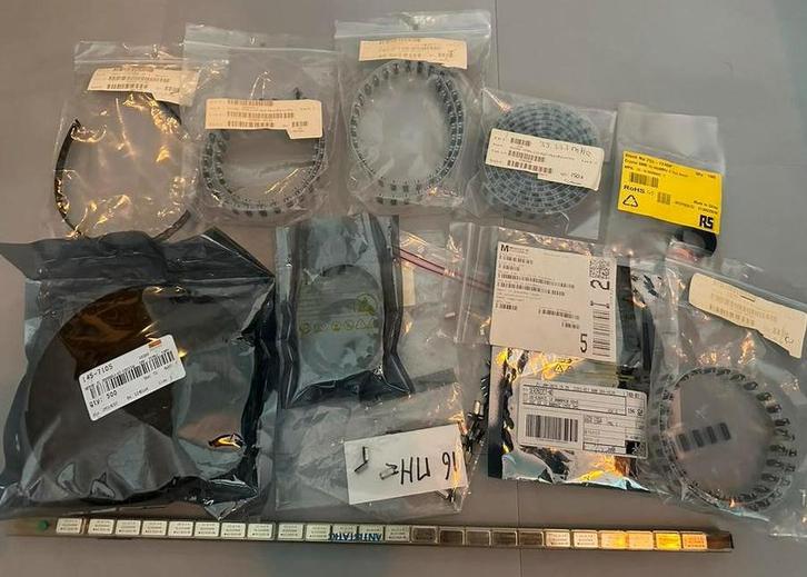 Ruim 1000 stuks Kristallen Crystal Oscillator, Hobby en Vrije tijd, Elektronica-componenten, Zo goed als nieuw, Verzenden