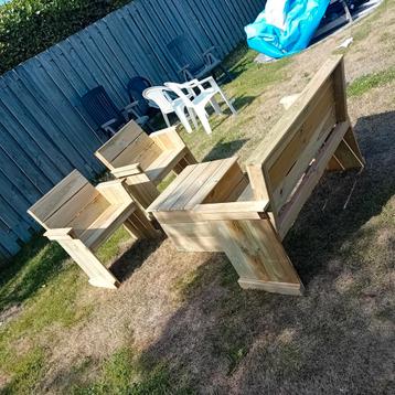 Tuinset grenen beschikbaar voor biedingen