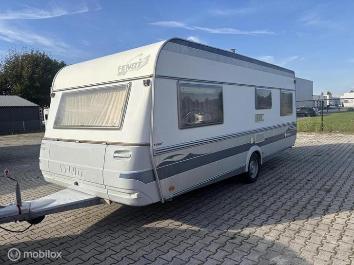 Fendt Platin 560 Queensize bed, zakluifel, Caravans en Kamperen, Caravans, Bedrijf, tot en met 4, 1250 - 1500 kg, Rondzit, Fendt