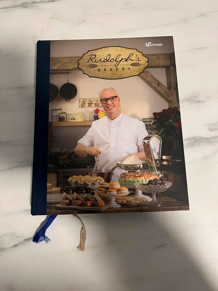 Rudolph van Veen - Rudolph's bakery, Boeken, Kookboeken, Zo goed als nieuw, Taart, Gebak en Desserts, Ophalen of Verzenden