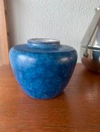 Vintage blauw ellipsvormig vaasje, Antiek en Kunst, Antiek | Keramiek en Aardewerk, Verzenden