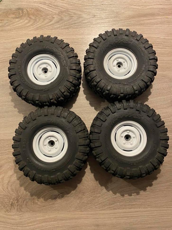 Traxxas Canyon trail 1.9 banden op metalen beadlocks, Hobby en Vrije tijd, Modelbouw | Radiografisch | Auto's, Zo goed als nieuw