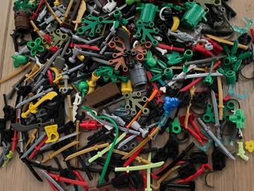 Lego grote partij allerlei attributen beschikbaar voor biedingen