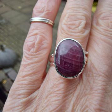 Mooie nieuwe zilveren ring met robijn,2 aanschuifringen  beschikbaar voor biedingen