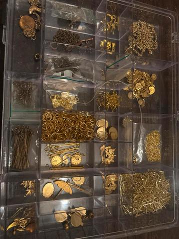 Goudkleurige Sieraden Materialen Mix beschikbaar voor biedingen