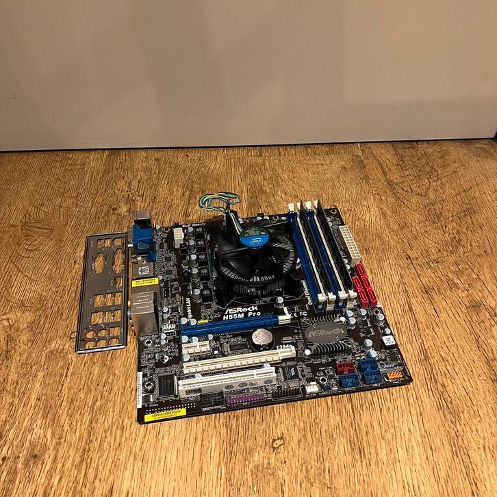 Asrock H55M Pro met intel Core i5 Quad-Core en 8GB RAM, Computers en Software, Moederborden, Gebruikt, Intel, DDR3, Ophalen of Verzenden