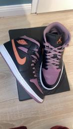 Air Jordan 1 Mid SE, Ophalen of Verzenden, Zo goed als nieuw, Schoenen