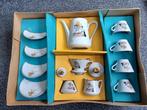 Vintage kinderserviesje koffiepot kopjes met koffiefilter, Antiek en Kunst, Ophalen of Verzenden