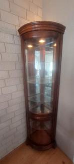 Hoek vitrine kast , notenhout, Huis en Inrichting, Kasten | Vitrinekasten, Ophalen of Verzenden, 150 tot 200 cm, 25 tot 50 cm
