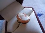 goude ring met schelp camee gemerkt 14 kr, Antiek en Kunst, Ophalen of Verzenden, Goud