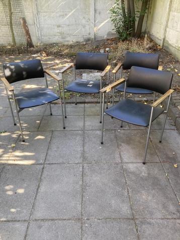 vintage armstoelen / eetkamerstoelen beschikbaar voor biedingen