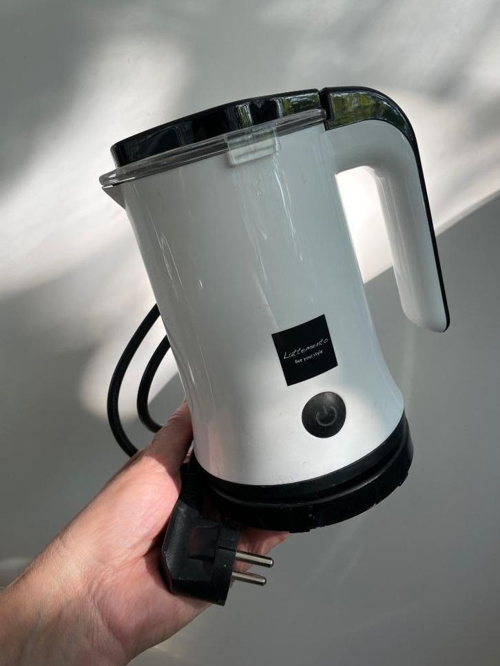 Lattemento MELKOPSCHUIMER type LM 145P melkverwarmer, Witgoed en Apparatuur, Melkopschuimers, Zo goed als nieuw, Elektrische melkopschuimer