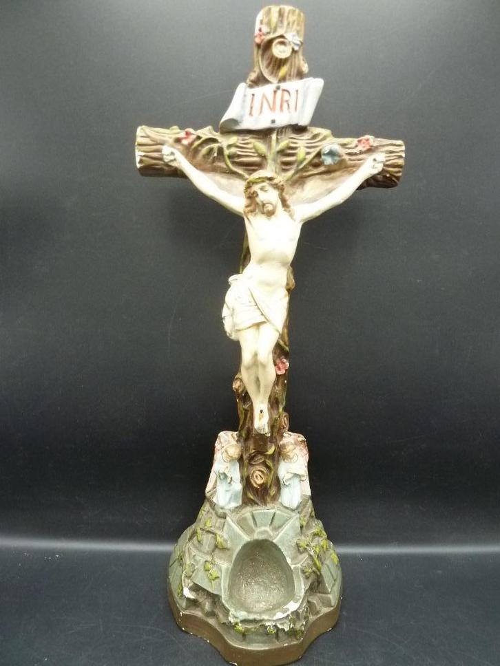 Antiek gipsen altaarbeeld van Jezus aan het kruis, Antiek en Kunst, Antiek | Religie, Ophalen of Verzenden