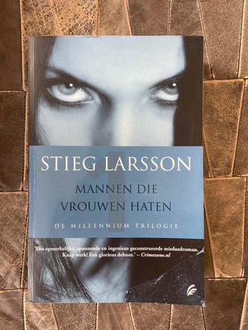 Stieg Larsson - Mannen die vrouwen haten beschikbaar voor biedingen