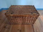 Grote vintage mand met hengsels en klep., Mand, Ophalen of Verzenden, Zo goed als nieuw, Riet