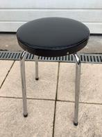 Vintage kruk met zwart skai en chromen poten, Huis en Inrichting, Krukjes, Ophalen of Verzenden, Gebruikt, IJzer