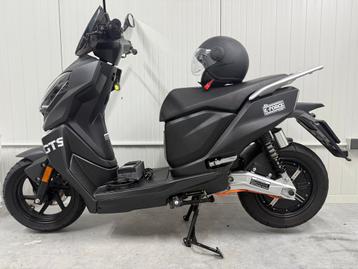 GTS Eforce Elektrische Scooter 45km met 2 accu’s!! beschikbaar voor biedingen