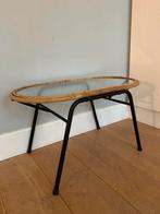Vintage rotan bijzettafel 72x38,5x41h boho glas buisframe, Huis en Inrichting, Tafels | Bijzettafels, Ophalen, Minder dan 45 cm