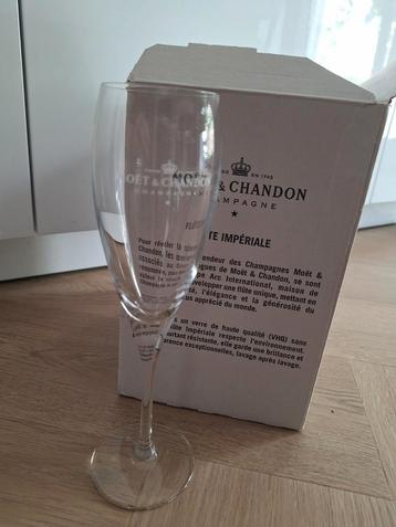6 Moët & Chandon champagne flute glazen "flûte impériale" beschikbaar voor biedingen