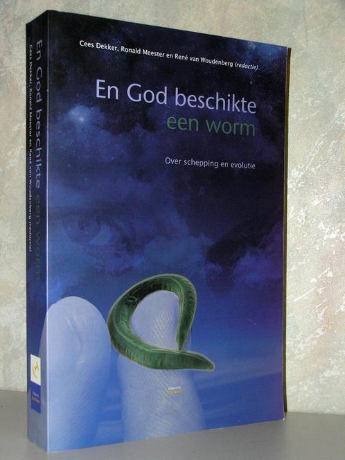 Cees Dekker e.a. - En God beschikte een worm, Boeken, Godsdienst en Theologie, Zo goed als nieuw, Christendom | Katholiek, Christendom | Protestants