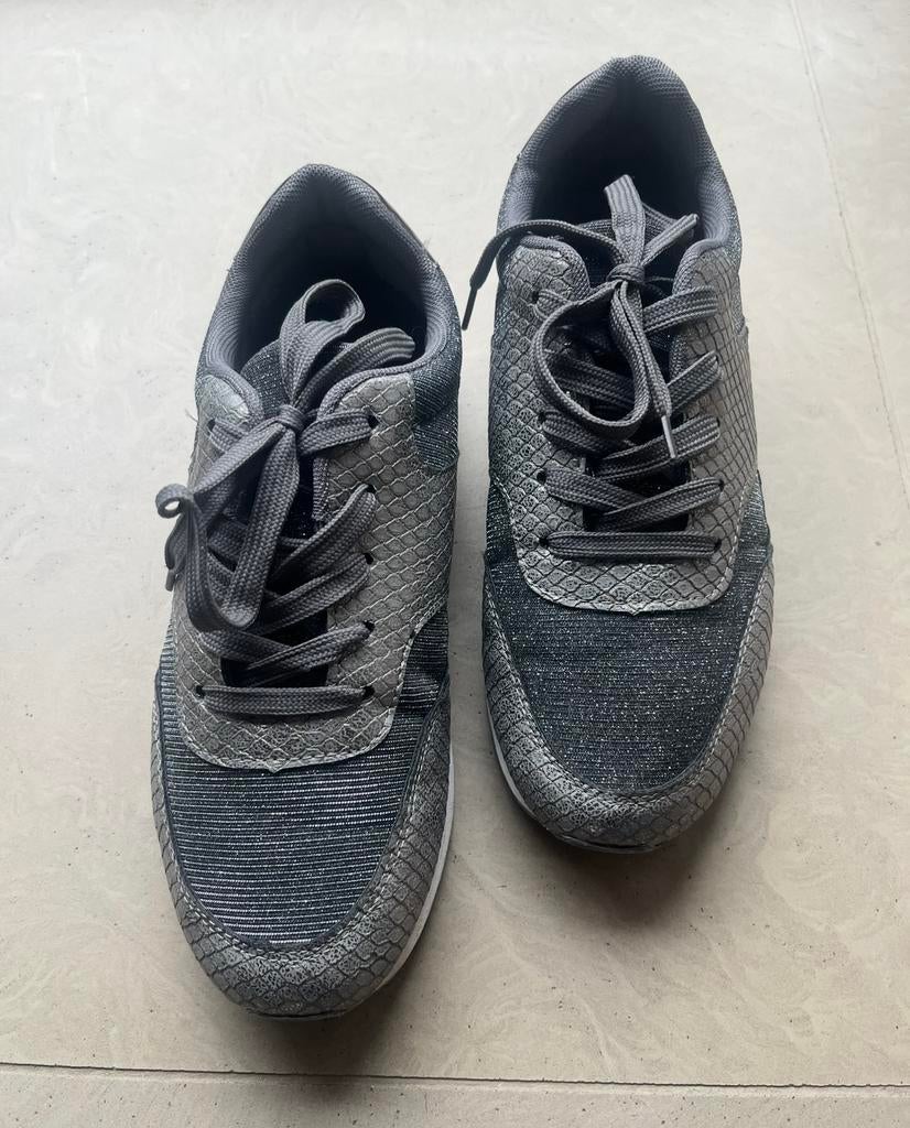 Mooie sneaker zilver glitter mt 39, Overige merken, Overige typen, Ophalen of Verzenden, Zo goed als nieuw