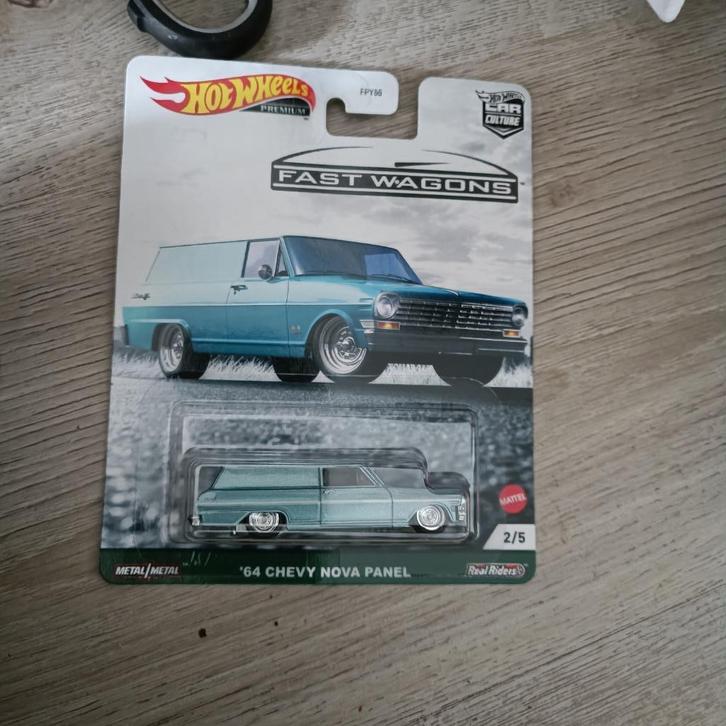 Hot Wheels Chevy Nova Panel Fast Wagons 1964 blauw, Hobby en Vrije tijd, Modelauto's | Overige schalen, Zo goed als nieuw, Auto