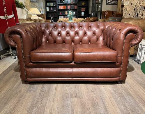 originele engelse chesterfield 2 Zits bank Kastanje bruin, Antiek en Kunst, Antiek | Meubels | Stoelen en Banken, Ophalen of Verzenden