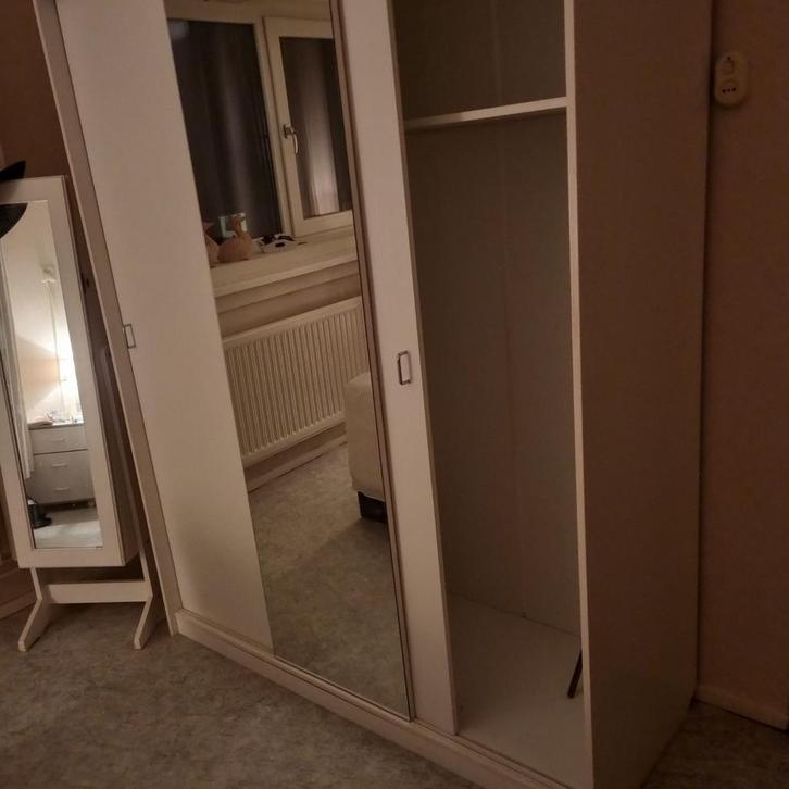 Gratis  af te halen in heerhugowaard, Huis en Inrichting, Kasten | Kledingkasten, 25 tot 50 cm, Ophalen