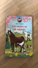 Britt Dekker - Een veulen op de manege, Fictie algemeen, Ophalen of Verzenden, Zo goed als nieuw, Britt Dekker