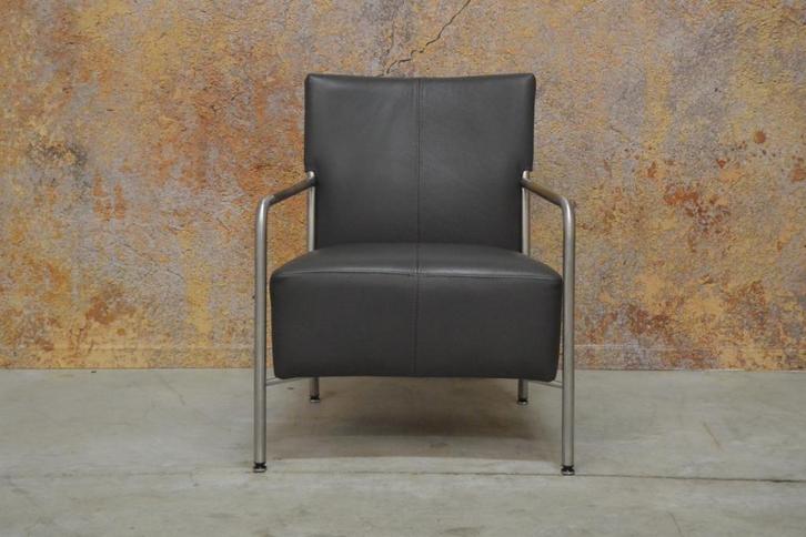 ZGANieuw! grijze leren Bert Plantagie Class design fauteuil!, Huis en Inrichting, Fauteuils, Zo goed als nieuw, Leer, Metaal, 50 tot 75 cm