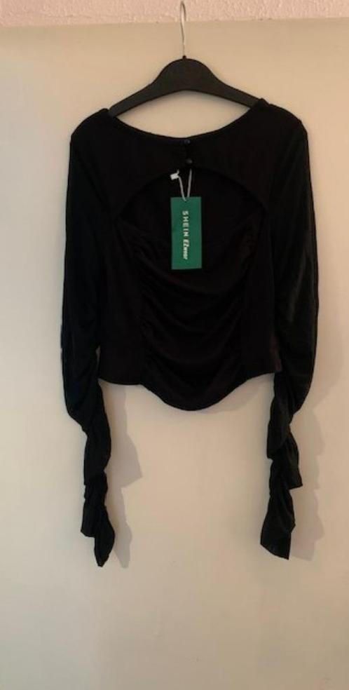 Zwarte shirt van de Shein. Maat L, Kleding | Dames, T-shirts, Zo goed als nieuw, Maat 42/44 (L), Zwart, Korte mouw, Ophalen of Verzenden