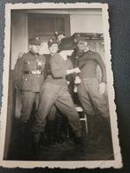 100%orig wo2 foto lachwekkend gasmasker ,dolk, Verzamelen, Militaria | Tweede Wereldoorlog, Ophalen of Verzenden