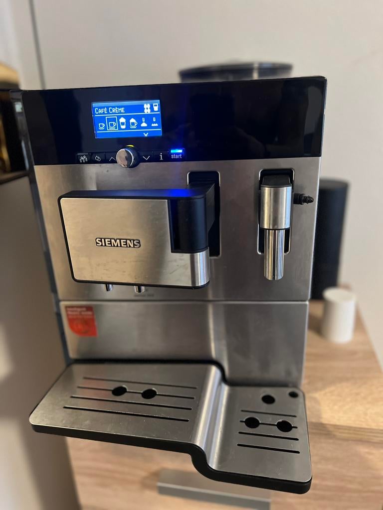 Soemens EQ 8 series 300, Witgoed en Apparatuur, Koffiezetapparaten, Carl-Wery-Strasse 34 81739 München Deutschland, BSH Hausgeräte GmbH